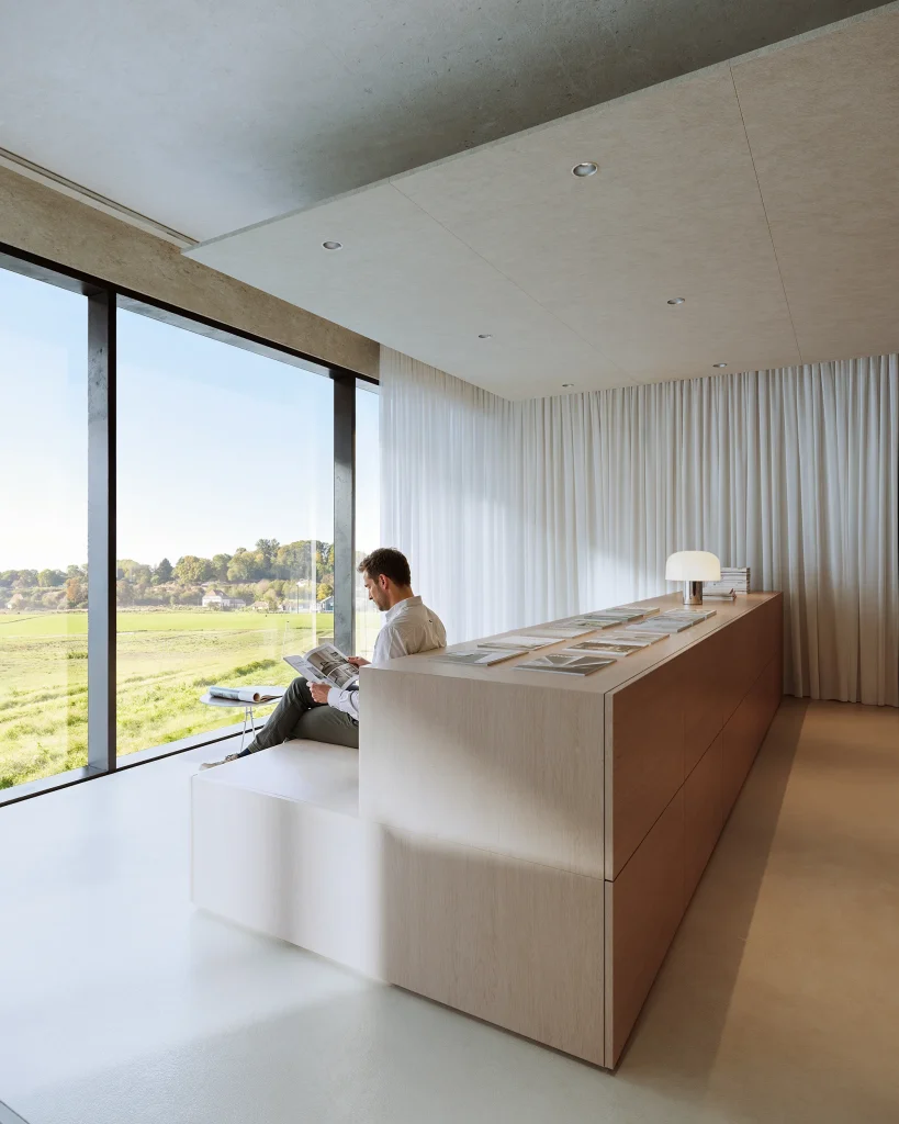 Showroom Lausanne commercial construction finishing detail